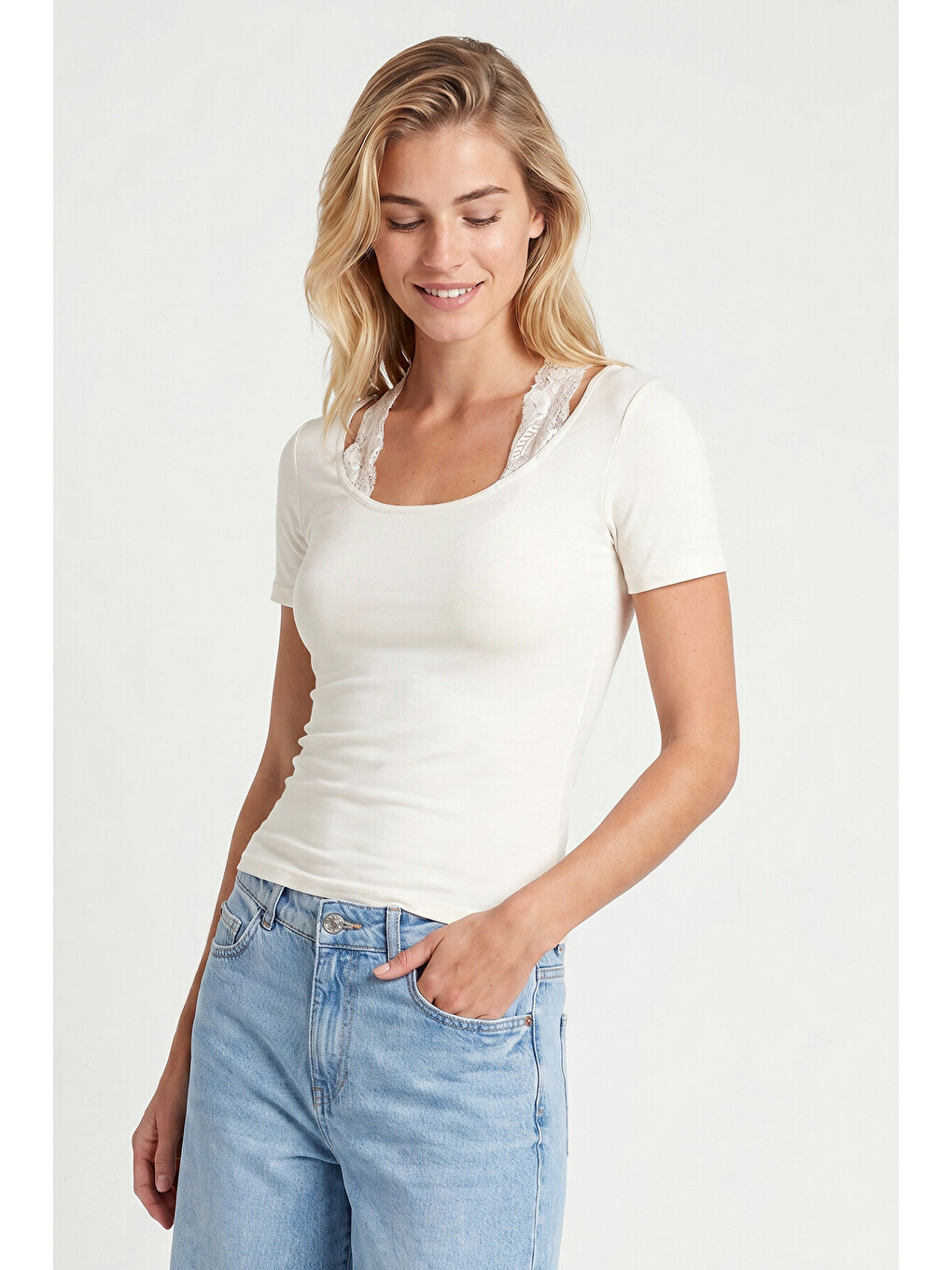 Ekru Dantelli Boyundan Geçmeli Örme T-shirt EKRU LMW0035-3