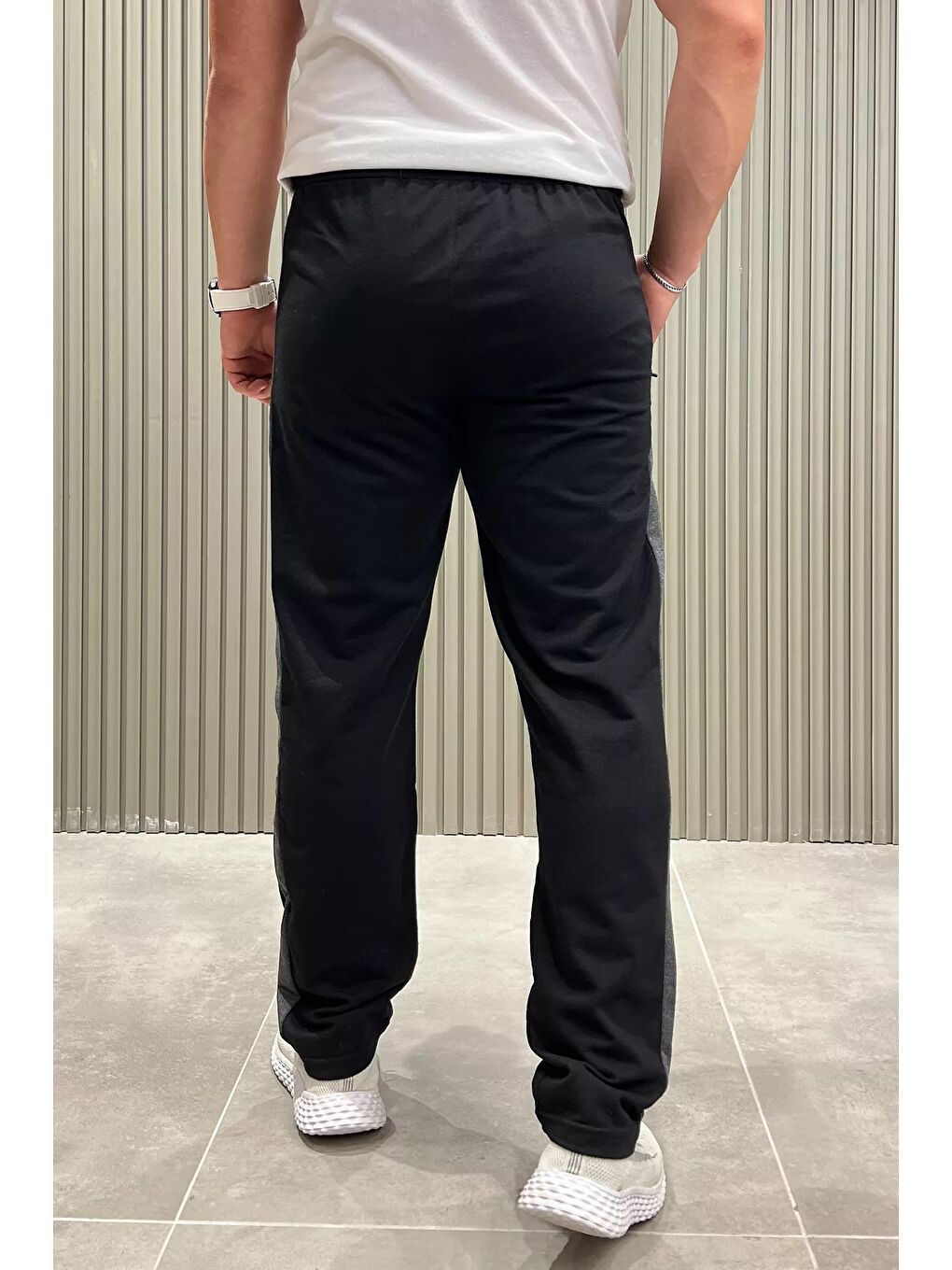 Siyah Yan Şeritli Düz Paça Erkek Eşofman Altı-2