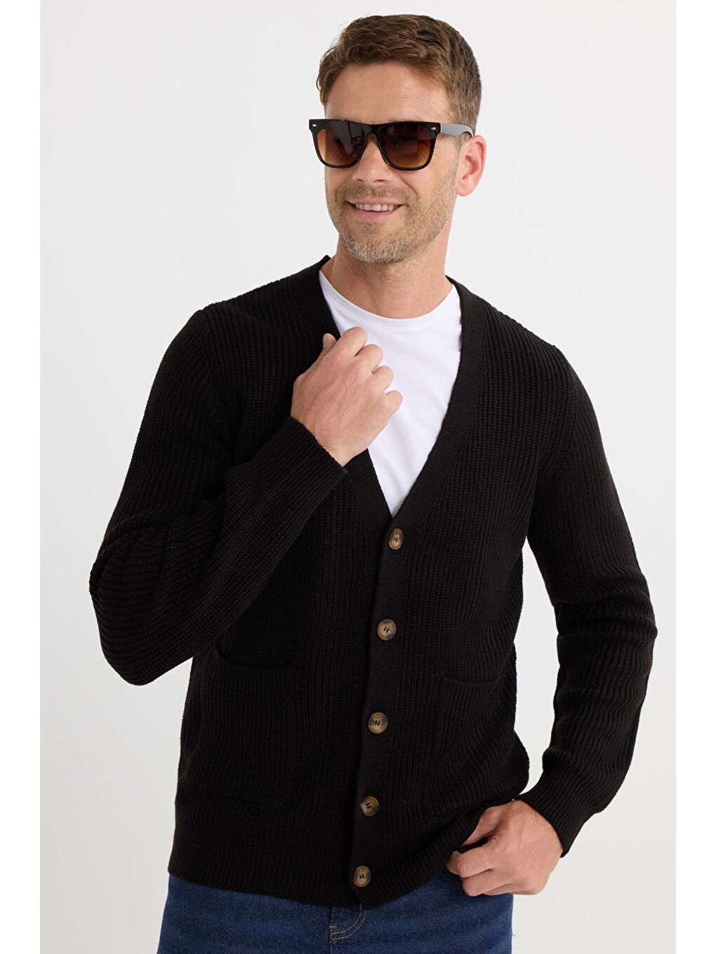 Erkek Standart Fit Normal Kesim V Yaka Düğmeli Siyah Hırka