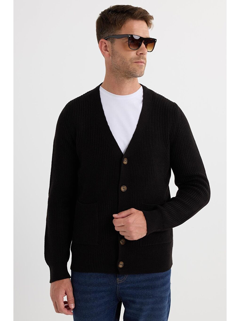 Erkek Standart Fit Normal Kesim V Yaka Düğmeli Siyah Hırka-4