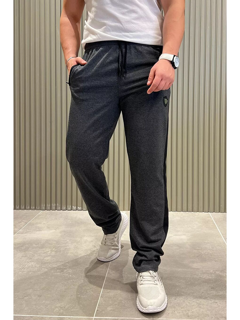 Antrasit Yan Şeritli Düz Paça Erkek Eşofman Altı