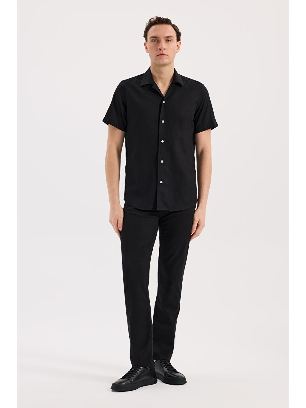 Siyah Comfort Fit Klasik Yaka Kısa Kol Gömlek-1