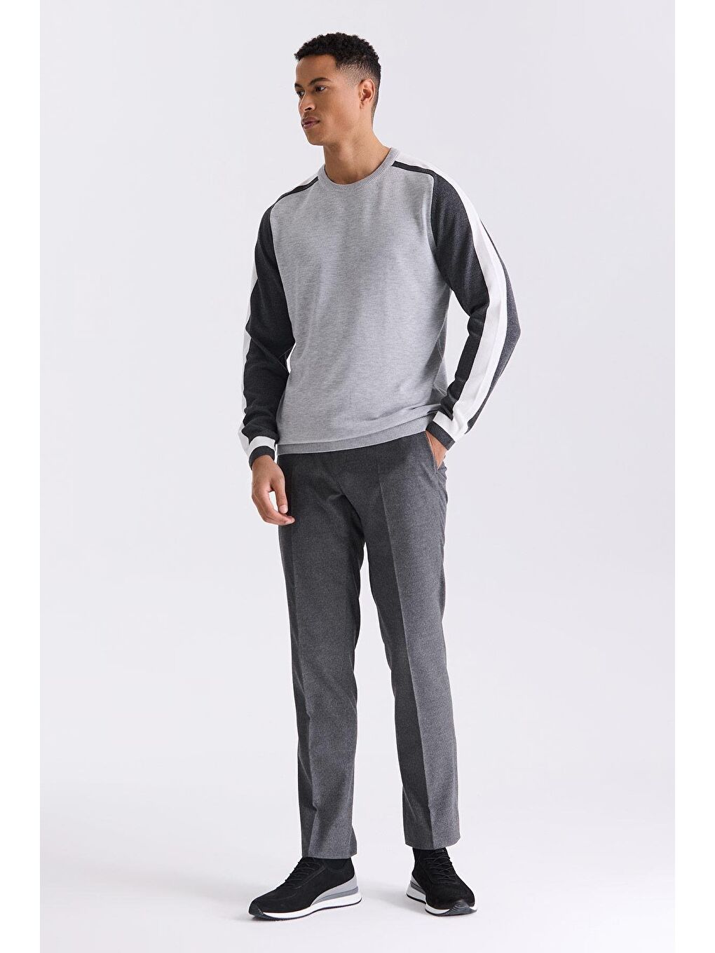 Gri Slim Fit Şerit Detaylı Bisiklet Yaka Triko Kazak-1