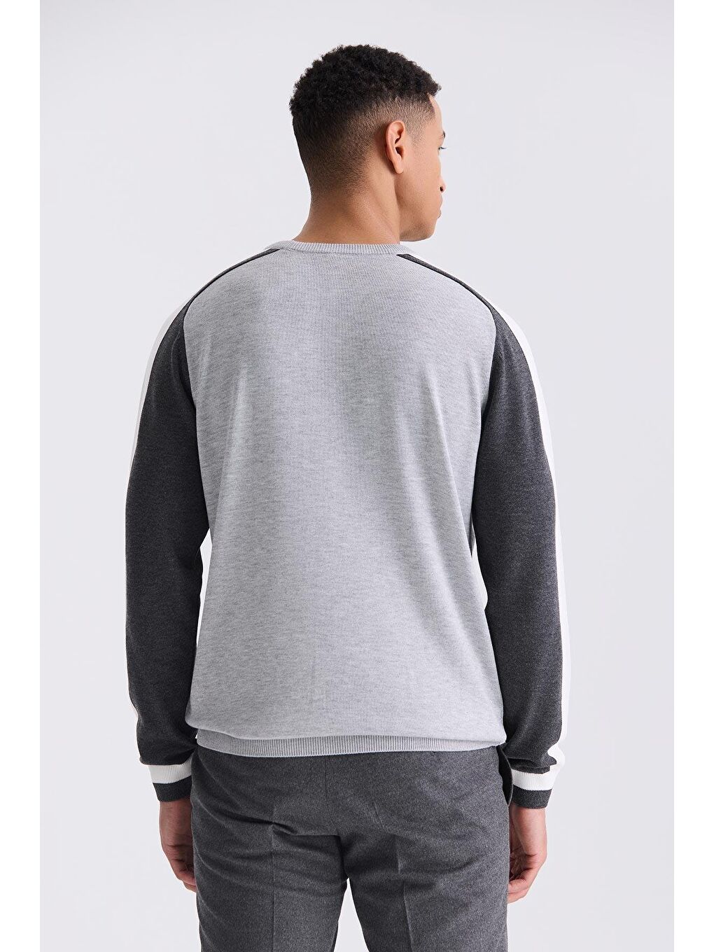 Gri Slim Fit Şerit Detaylı Bisiklet Yaka Triko Kazak-3