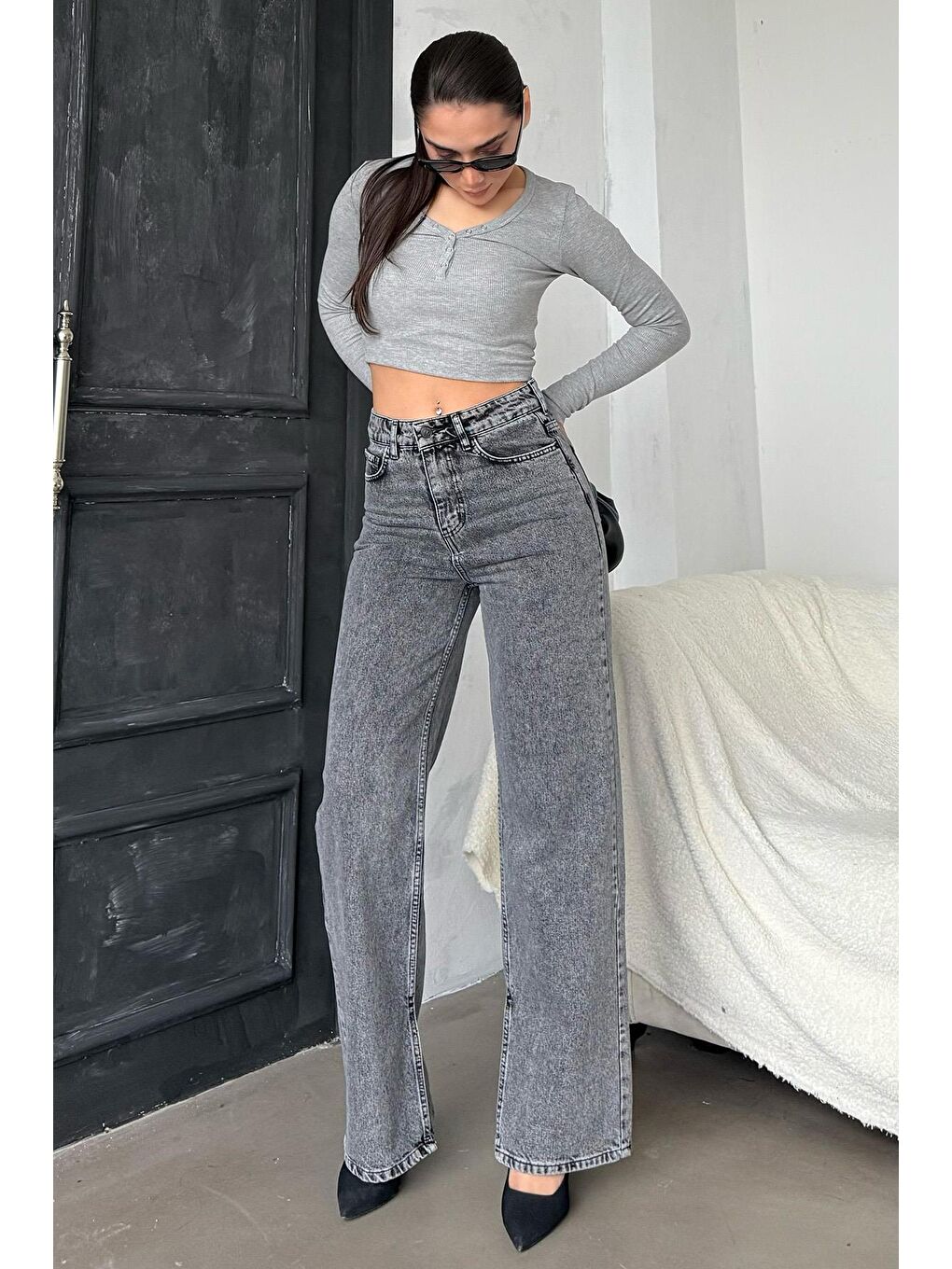 Siyah Yüksek Bel Paçası Yırtmaçlı Kadın Jean Mg1384-3