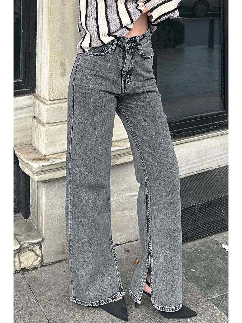 Siyah Yüksek Bel Paçası Yırtmaçlı Kadın Jean Mg1384-4