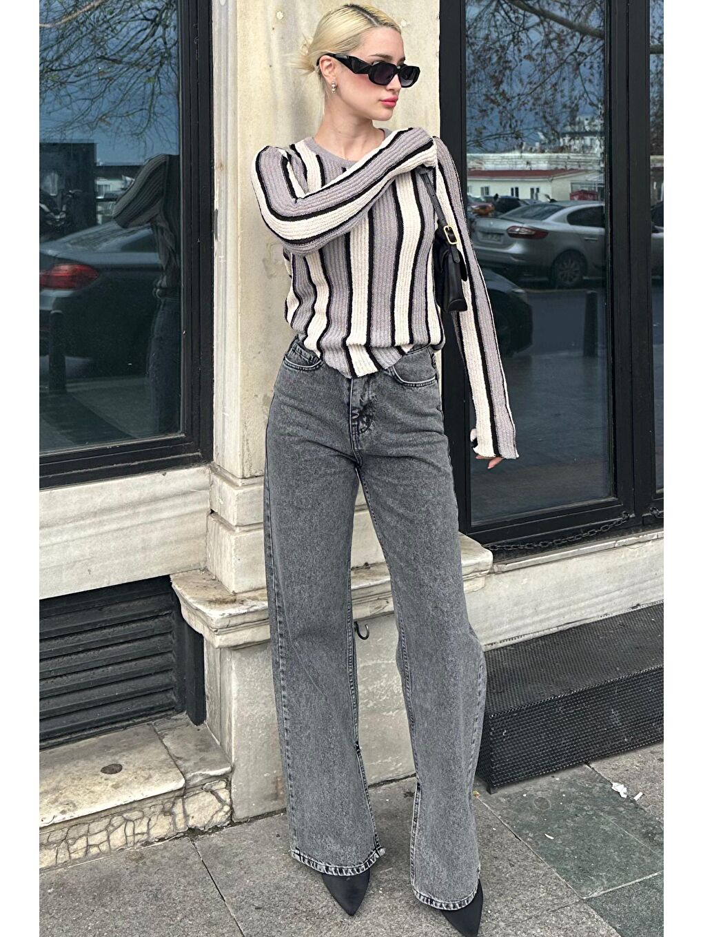 Siyah Yüksek Bel Paçası Yırtmaçlı Kadın Jean Mg1384-5