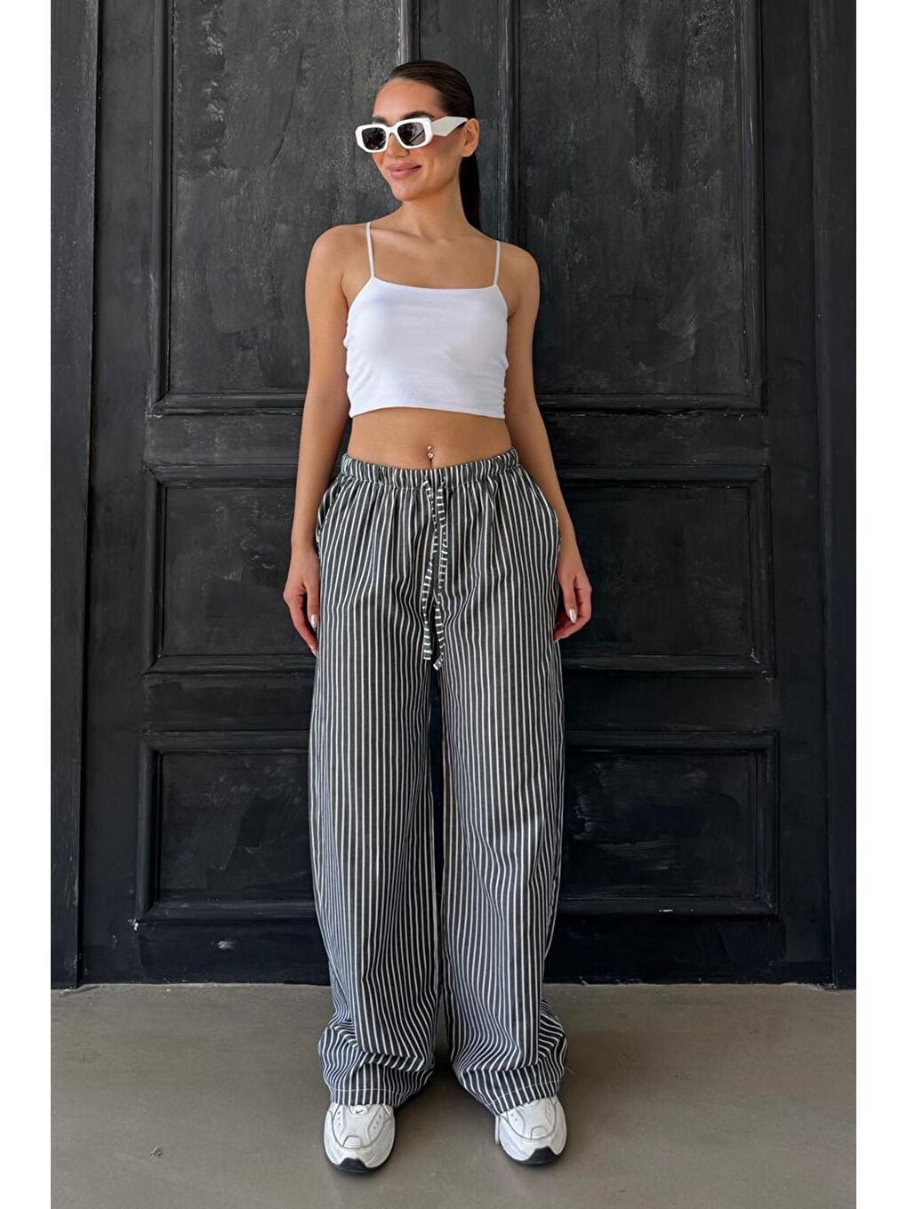 Siyah Beli Ayarlanabilir Çizgili Cepli Bol Paça Kadın Pantolon Mg2312-3