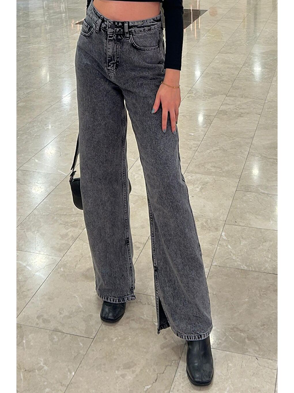 Siyah Yüksek Bel Paçası Yırtmaçlı Kadın Jean Mg1384-9