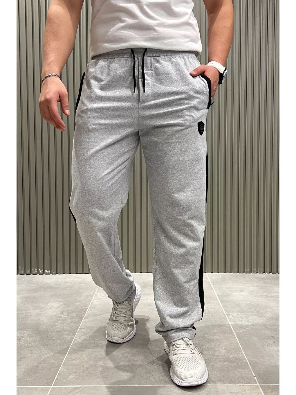 Gri Yan Şeritli Düz Paça Erkek Eşofman Altı