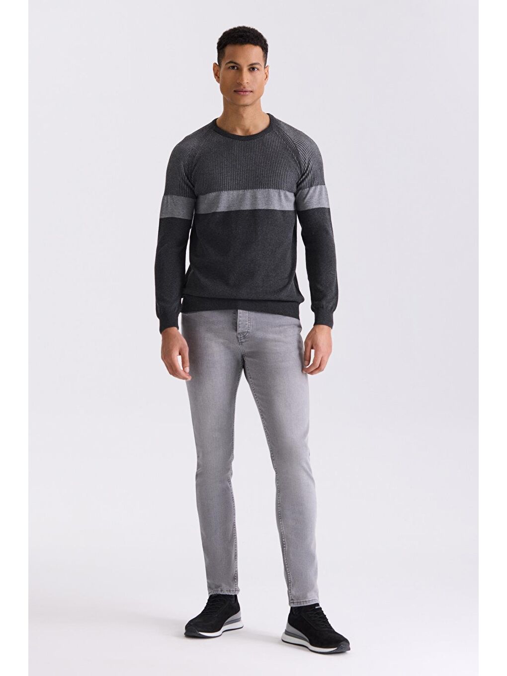 Antrasit Slim Fit Bisiklet Yaka Çizgi Desenli Triko Kazak-1