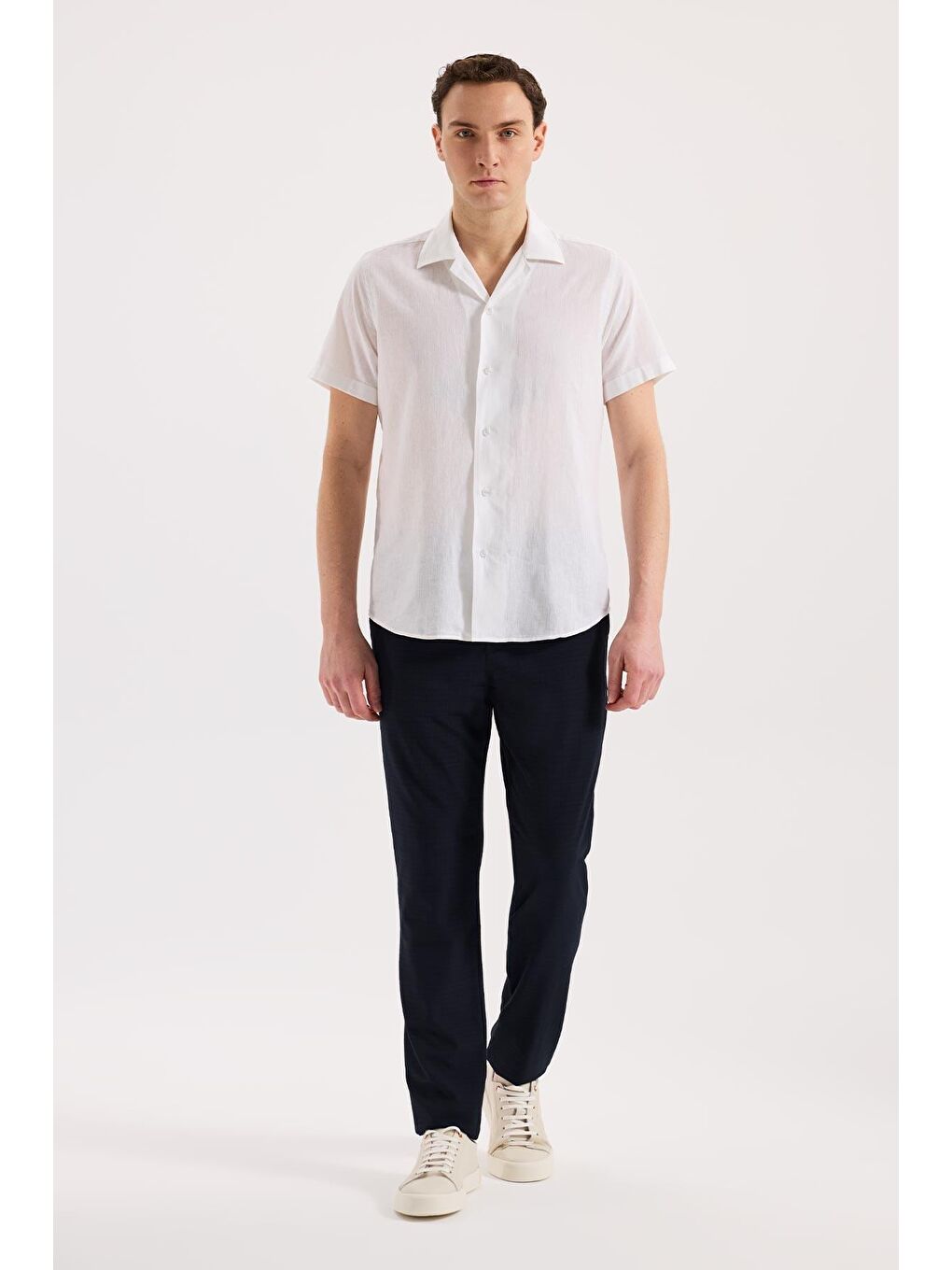 Beyaz  Comfort Fit Klasik Yaka Kısa Kol Gömlek