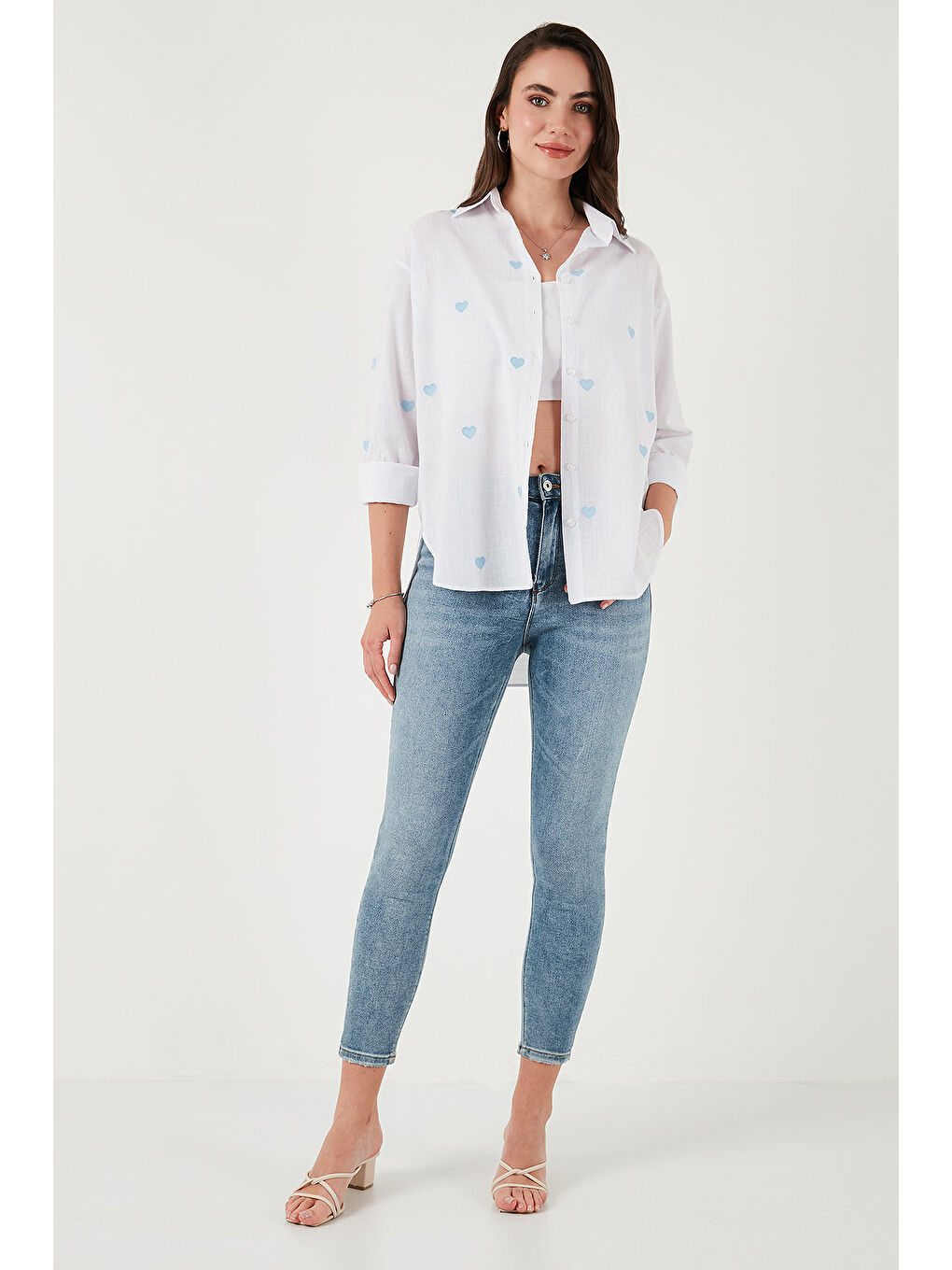 Beyaz Pamuk ve Keten Karışımlı Regular Fit Kalp Baskılı Gömlek 6779932-1