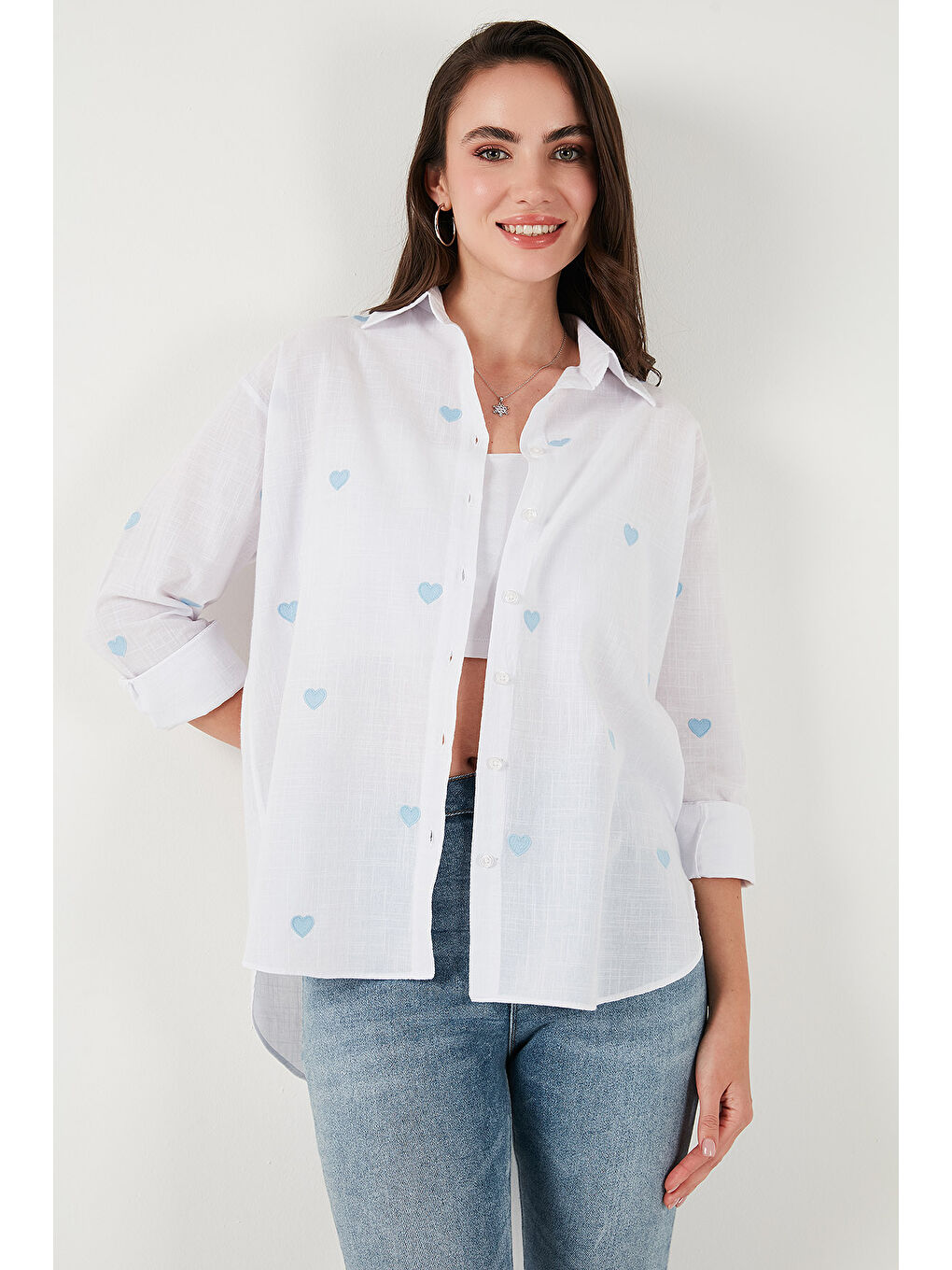 Beyaz Pamuk ve Keten Karışımlı Regular Fit Kalp Baskılı Gömlek 6779932-3