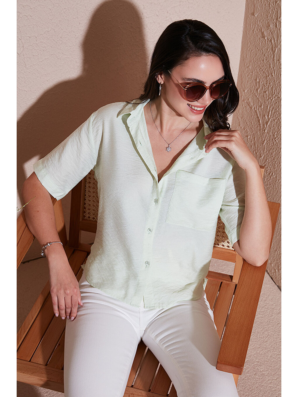 Yeşil Regular Fit Göğüs Cepli Kısa Kollu Kadın Gömlek 6779324