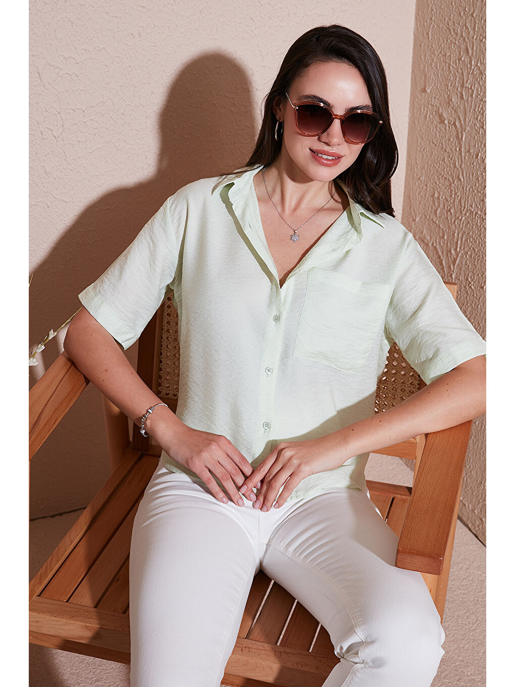 Yeşil Regular Fit Göğüs Cepli Kısa Kollu Kadın Gömlek 6779324-1