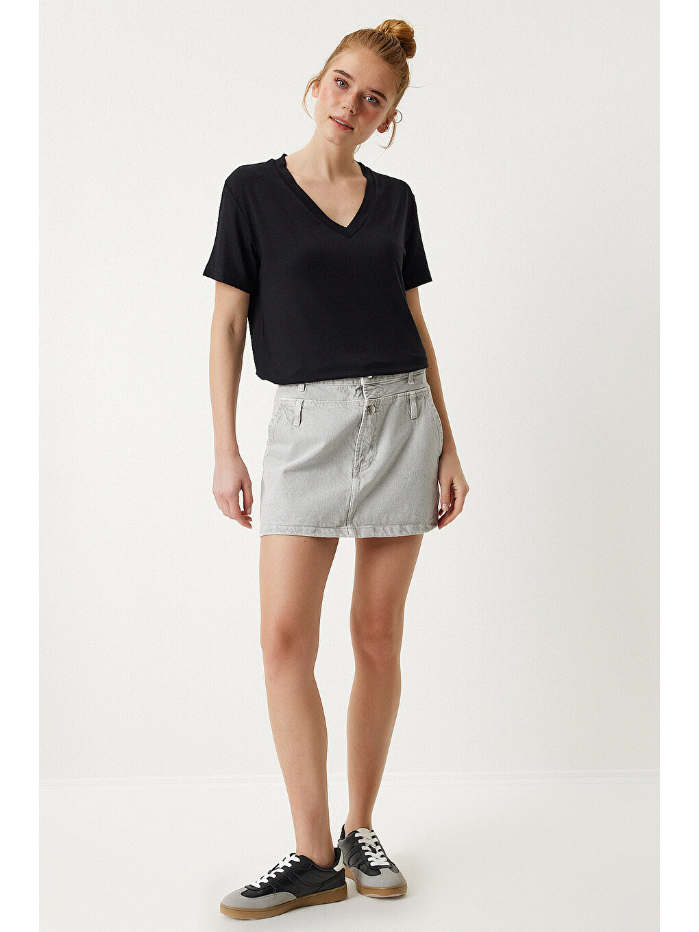 Siyah V Yaka Basic Viskon T-shirt SİYAH LEN0001-2