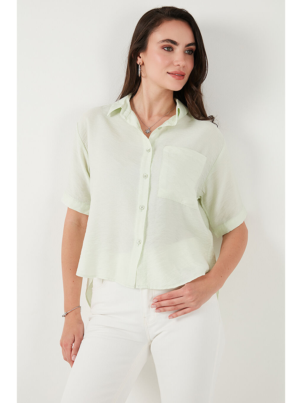 Yeşil Regular Fit Göğüs Cepli Kısa Kollu Kadın Gömlek 6779324-4