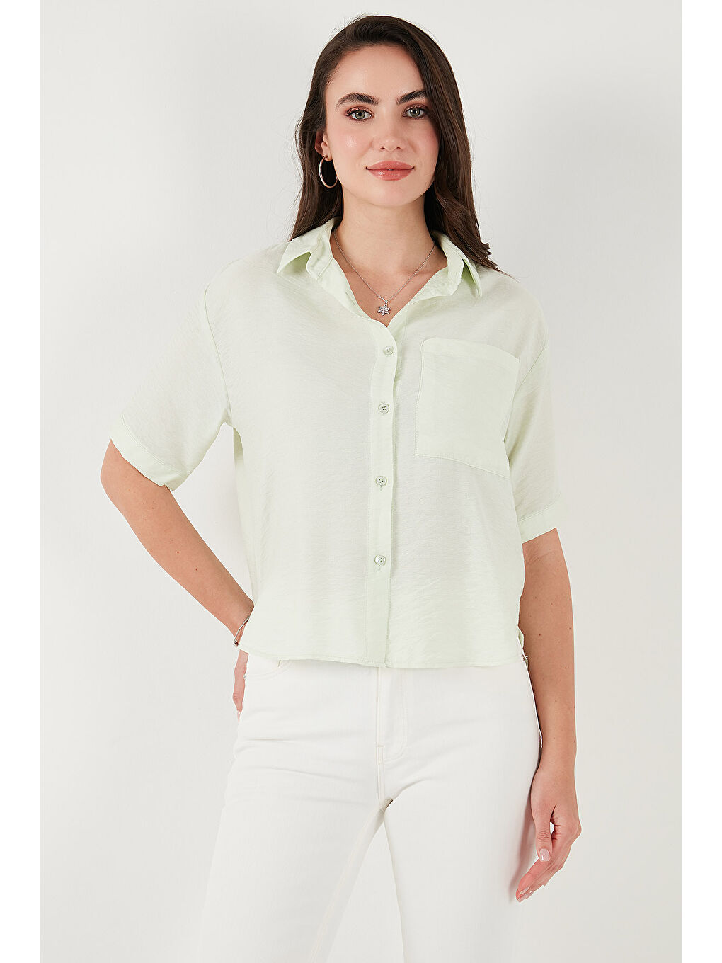 Yeşil Regular Fit Göğüs Cepli Kısa Kollu Kadın Gömlek 6779324-5