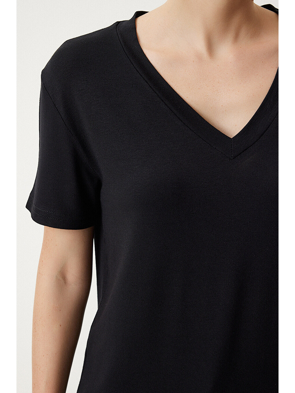 Siyah V Yaka Basic Viskon T-shirt SİYAH LEN0001-4