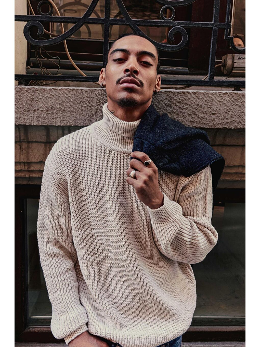 Erkek Oversize Balıkçı Yaka Boğazlı Kazak Bej