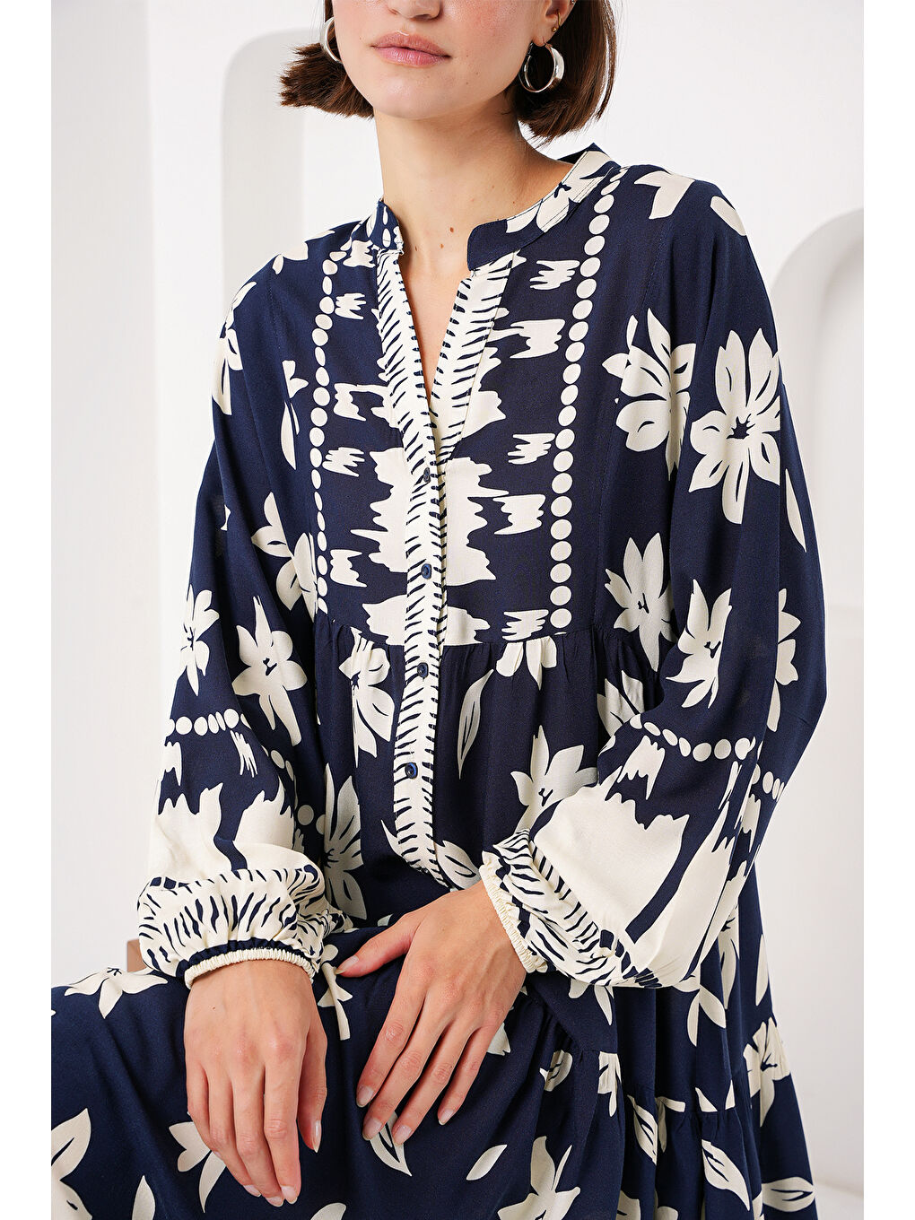 2423 Otantik Desenli Tesettür Elbise - L. Lacivert-3