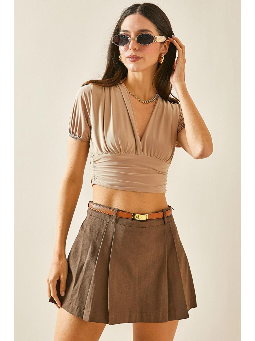 Bej Kruvaze Yaka Dökümlü Crop Bluz 5YXK2-48472-25