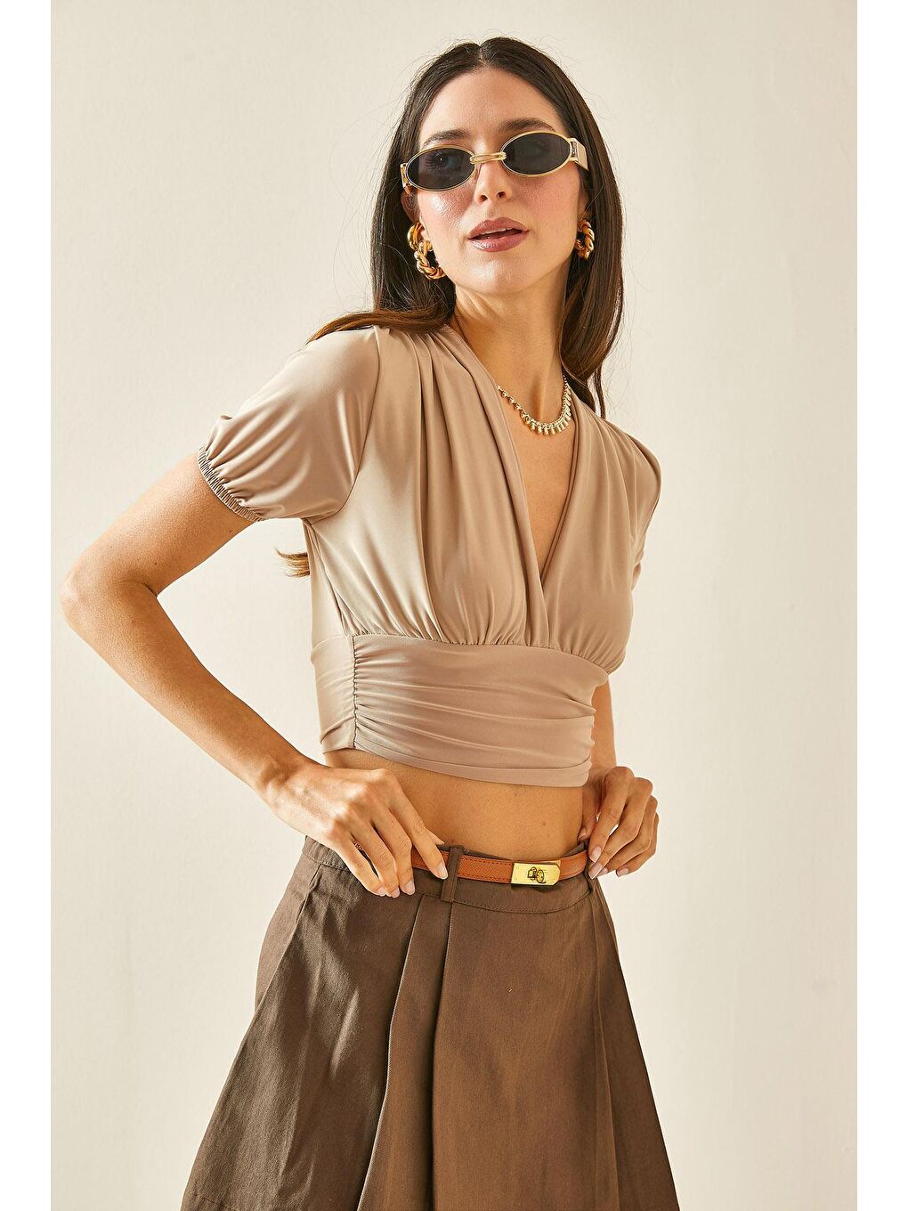 Bej Kruvaze Yaka Dökümlü Crop Bluz 5YXK2-48472-25-3