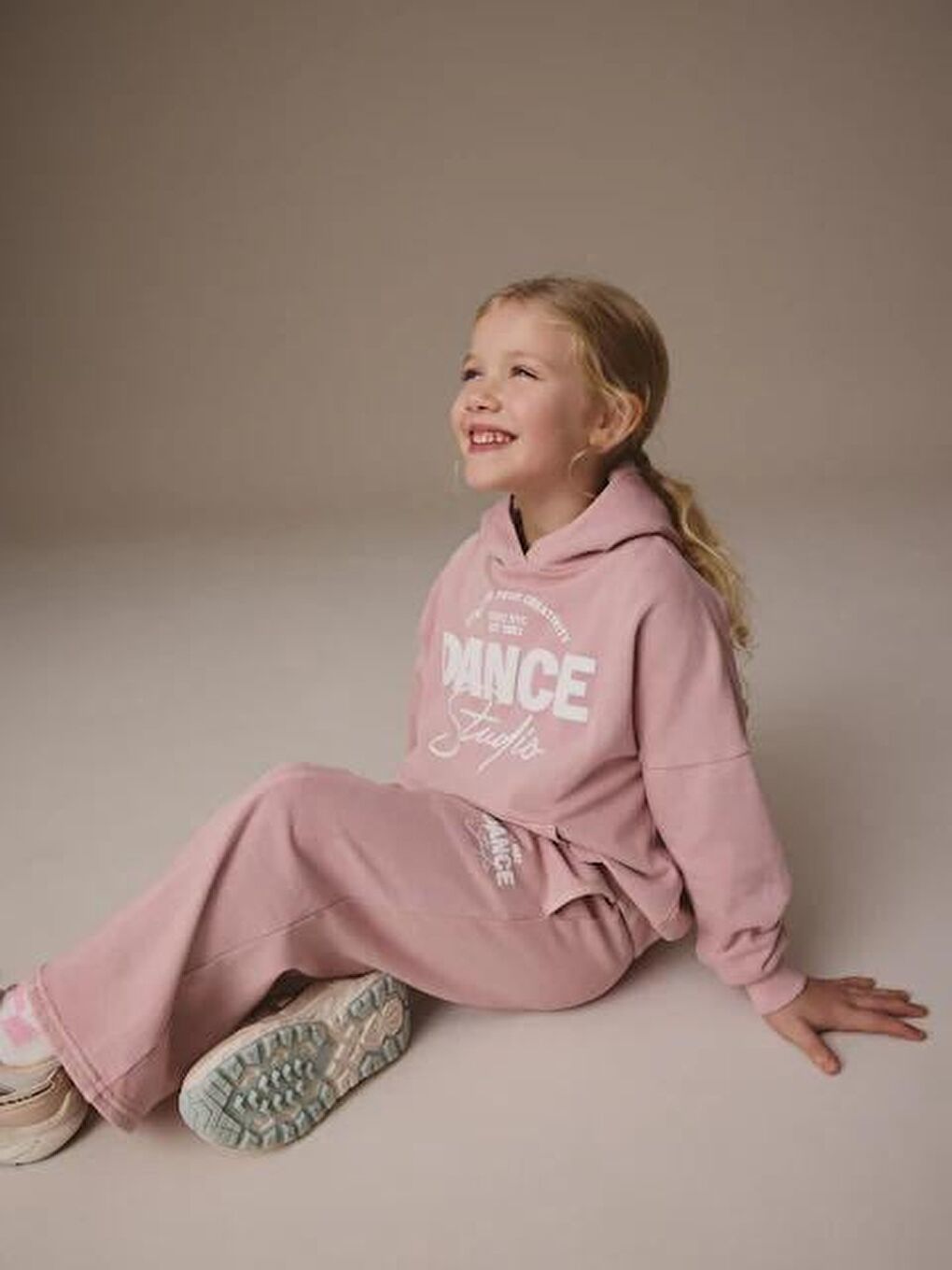Pembe Kız Çocuk Pamuklu Kapüşonlu Dance Yazılı Sweatshirt Ve Geniş Paça Eşofman Altı Takım-4