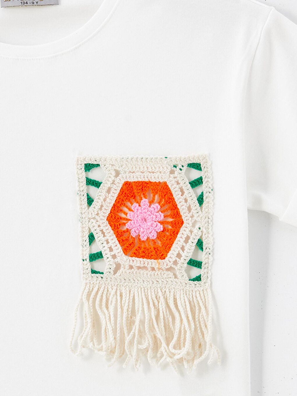 Ekru Kız Çocuk Püsküllü Cepli Tişört-1