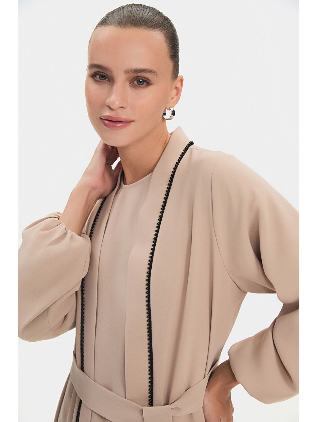 Bej Kadın Taş Detaylı Balon Kol Abaya-2