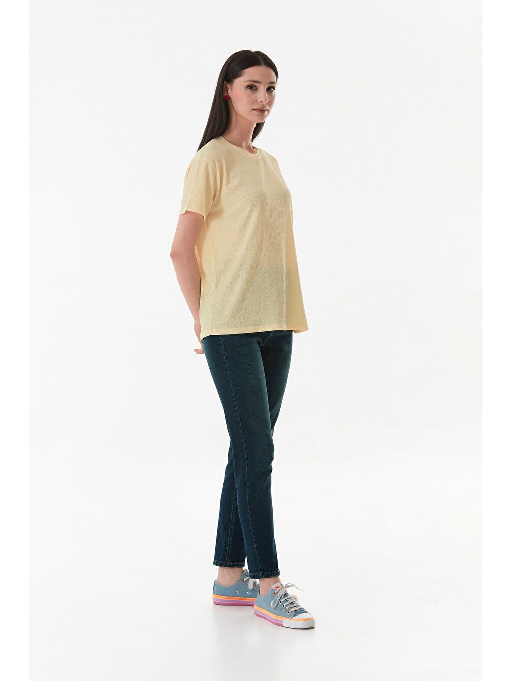 Sarı Kalp Nakışlı Bürümcük Kumaş Tişört-3