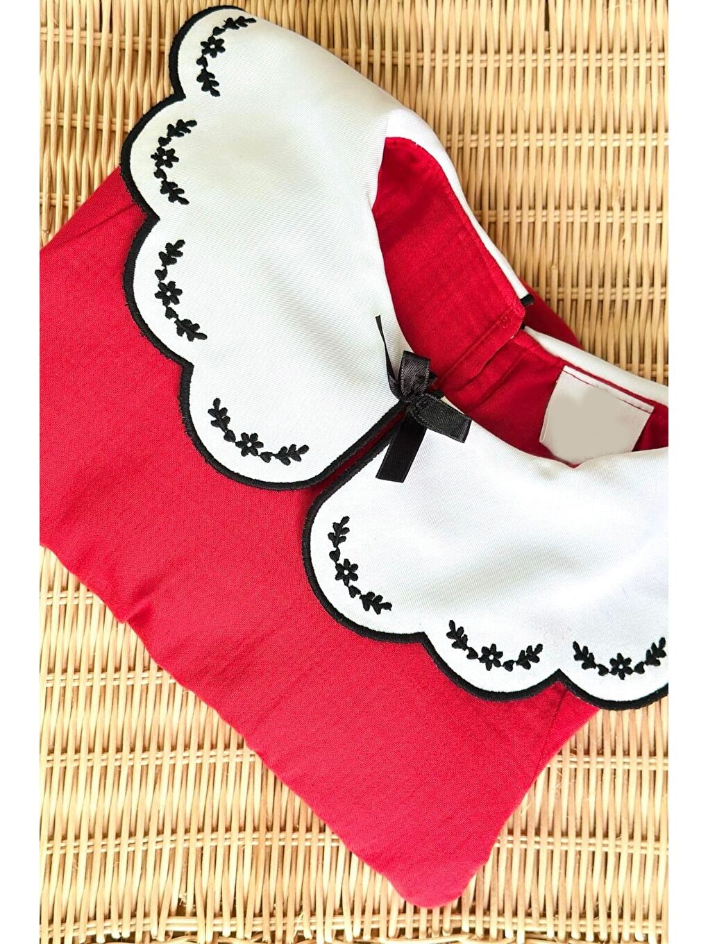 Kız Çocuk Kırmızı Pamuklu Bebe Yaka Nakış Ve Dantel Detaylı Müslin Elbise-3