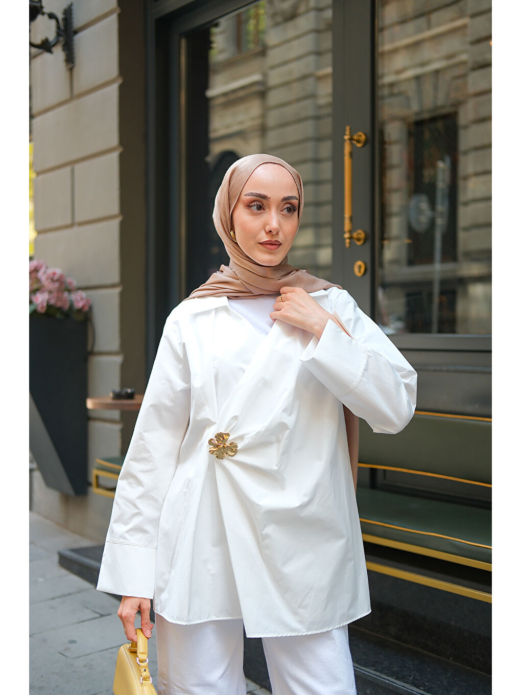 Kadın Broş Detay Poplin Gömlek Beyaz