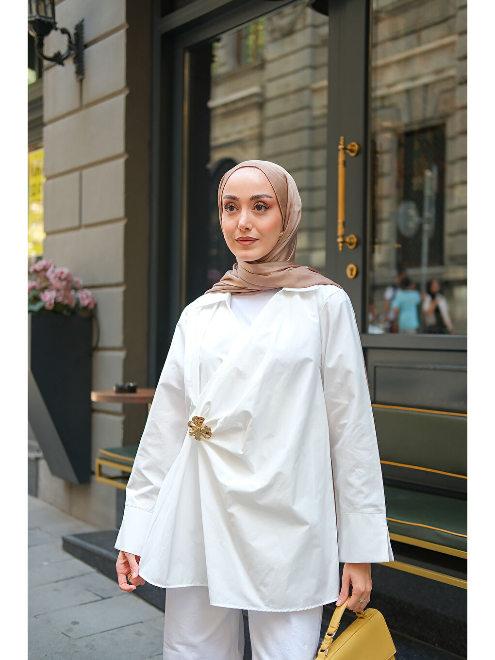 Kadın Broş Detay Poplin Gömlek Beyaz-3