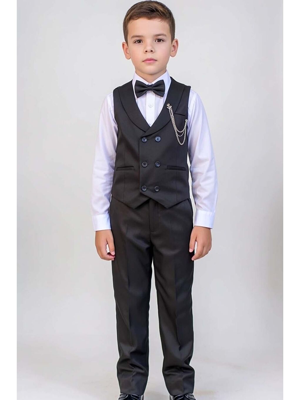 Erkek Çocuk Şal Yaka ve Cep Detaylı Cepken Gabardin Gömlek Papyonlu Siyah Takım Elbise
