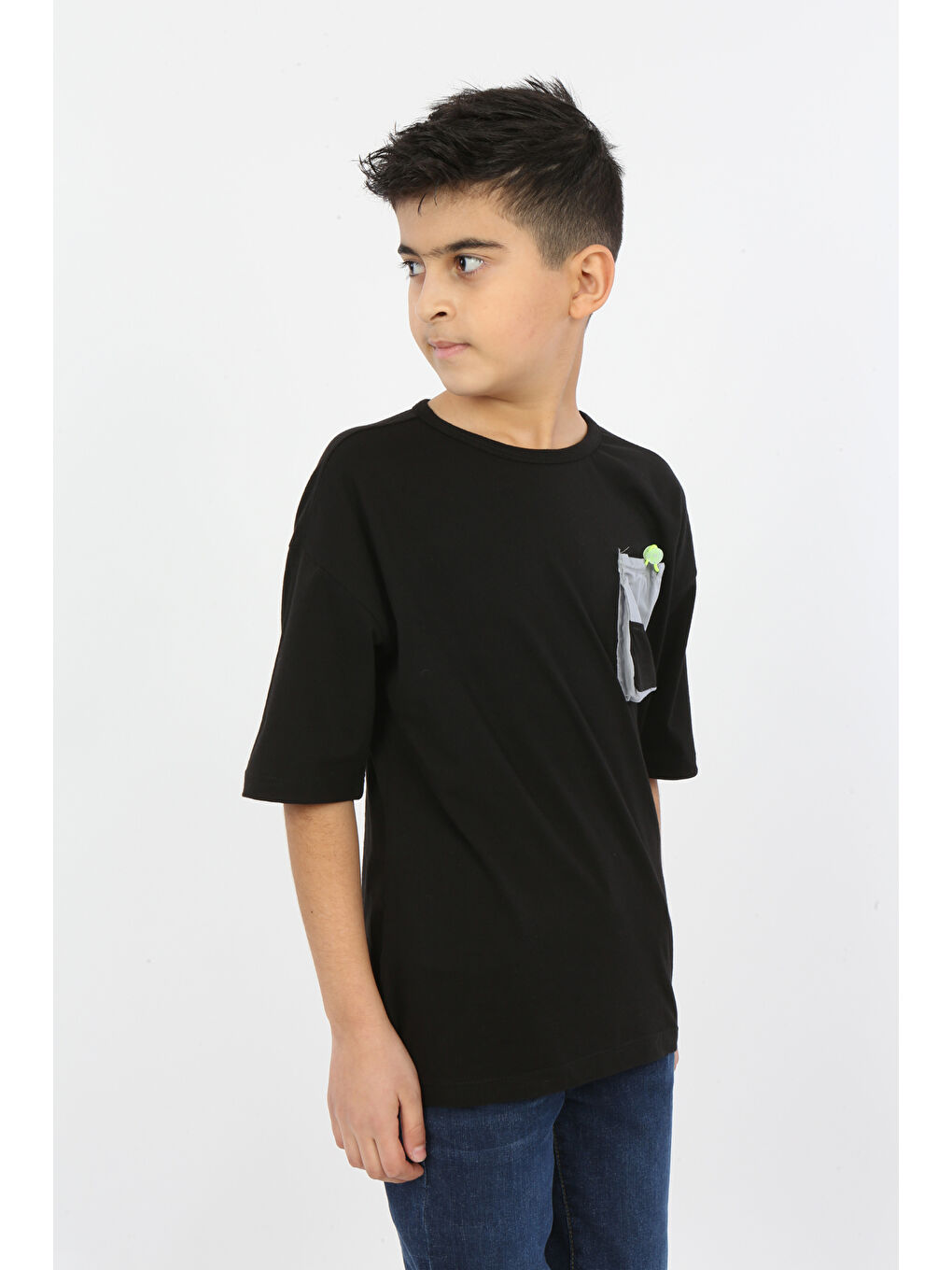 Siyah Erkek Çocuk Göğsü Cepli Tişört-1