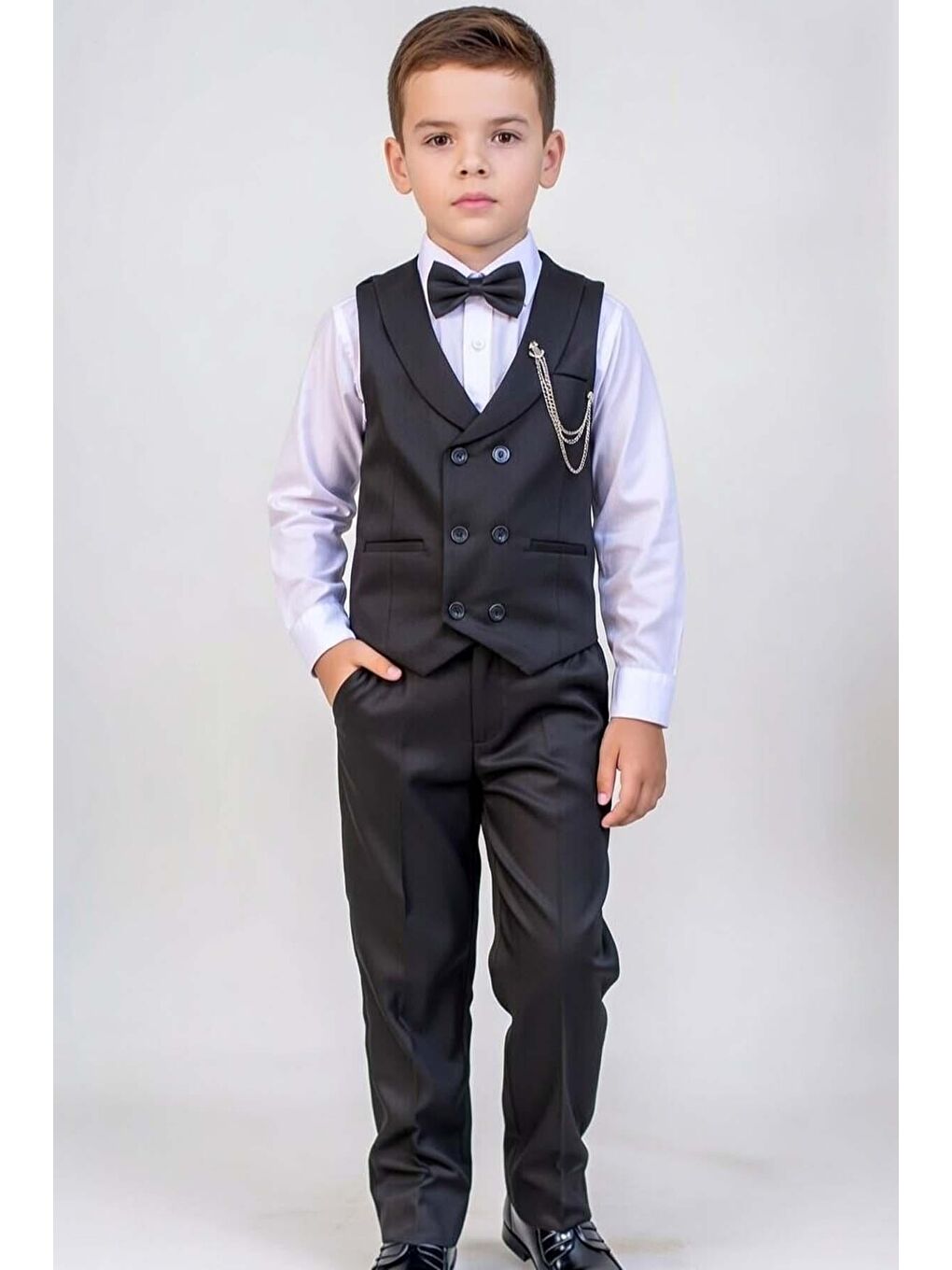 Erkek Çocuk Şal Yaka ve Cep Detaylı Cepken Gabardin Gömlek Papyonlu Siyah Takım Elbise-1