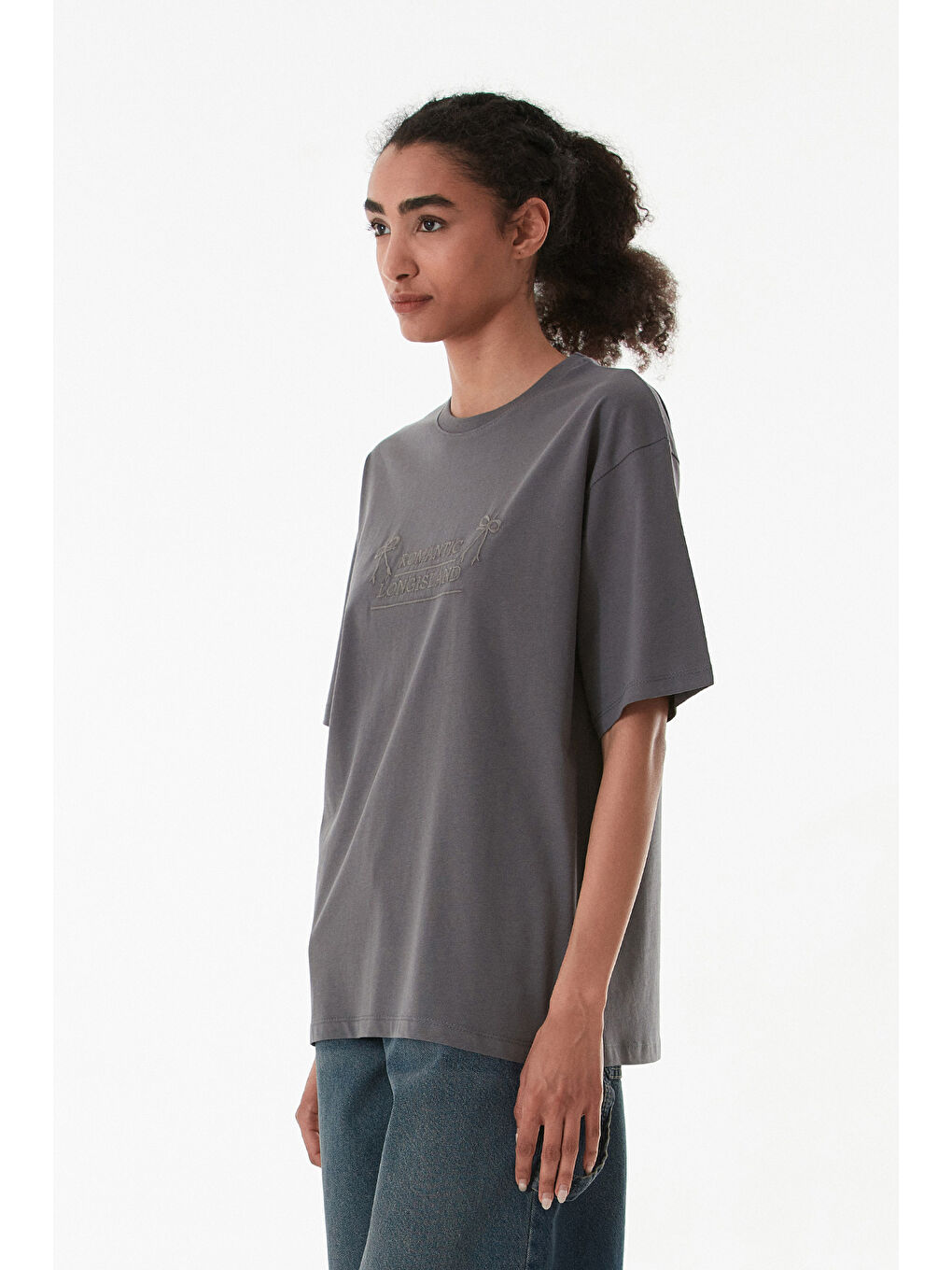 Antrasit Yazı Ve Kurdele Nakışlı Oversize Tişört-1