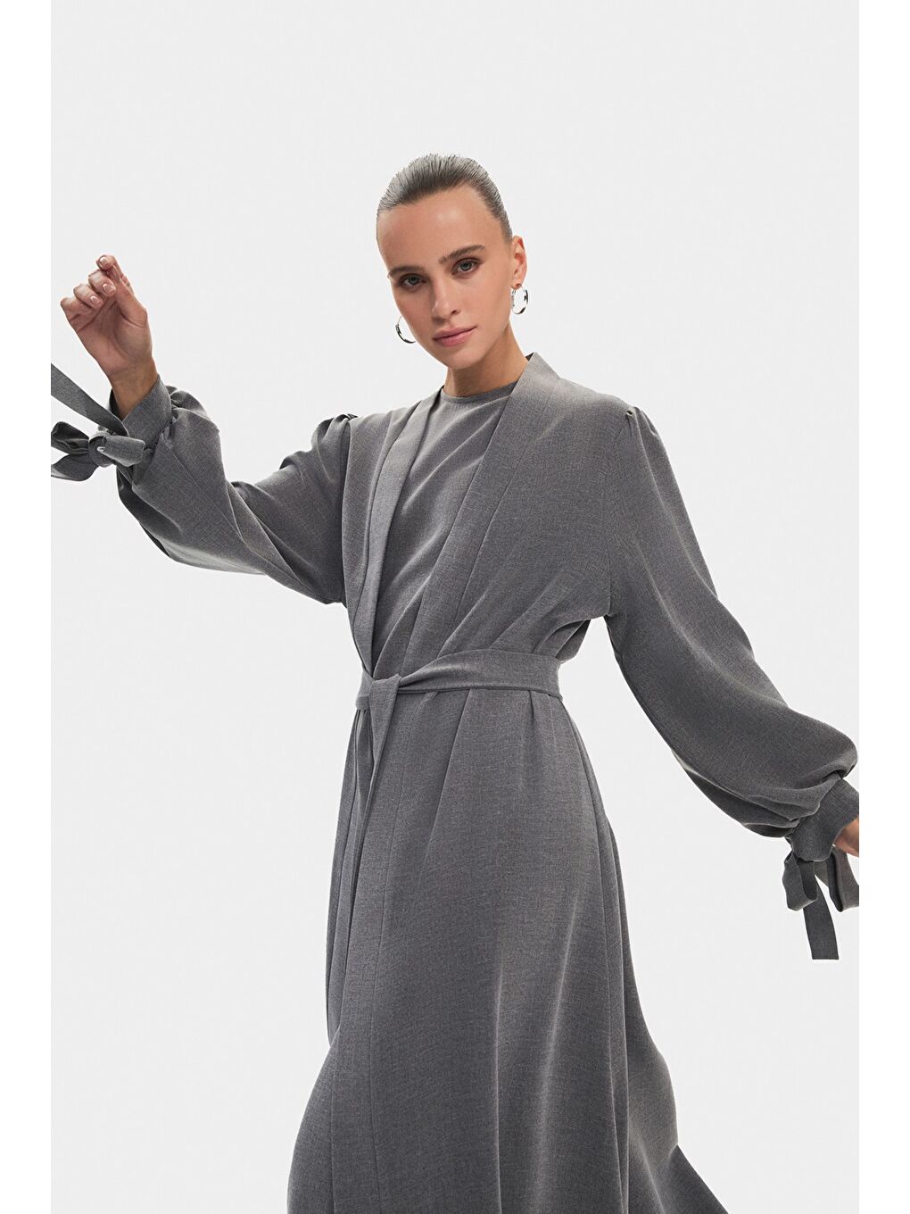 Gri Kadın Kolları Bağlama Detaylı Belden Bağlamalı Abaya-1