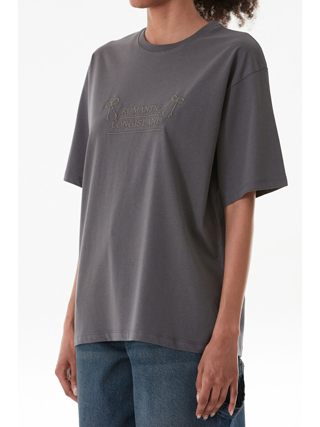 Antrasit Yazı Ve Kurdele Nakışlı Oversize Tişört-4