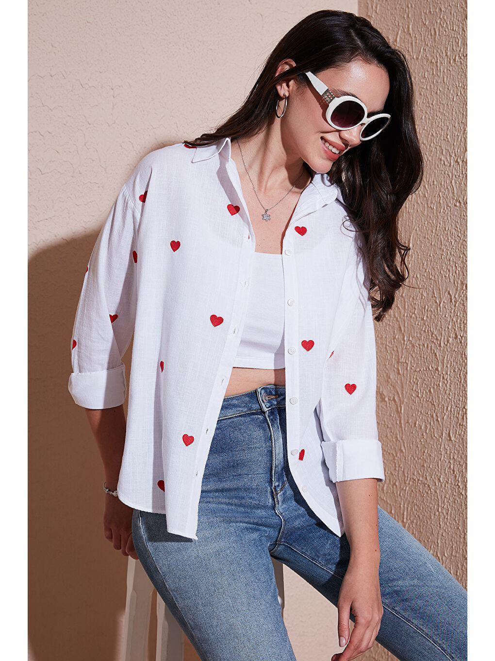 Beyaz Pamuk ve Keten Karışımlı Regular Fit Kalp Baskılı Gömlek 6779932