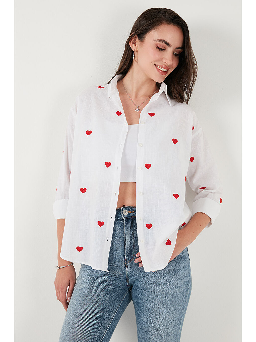 Beyaz Pamuk ve Keten Karışımlı Regular Fit Kalp Baskılı Gömlek 6779932-2