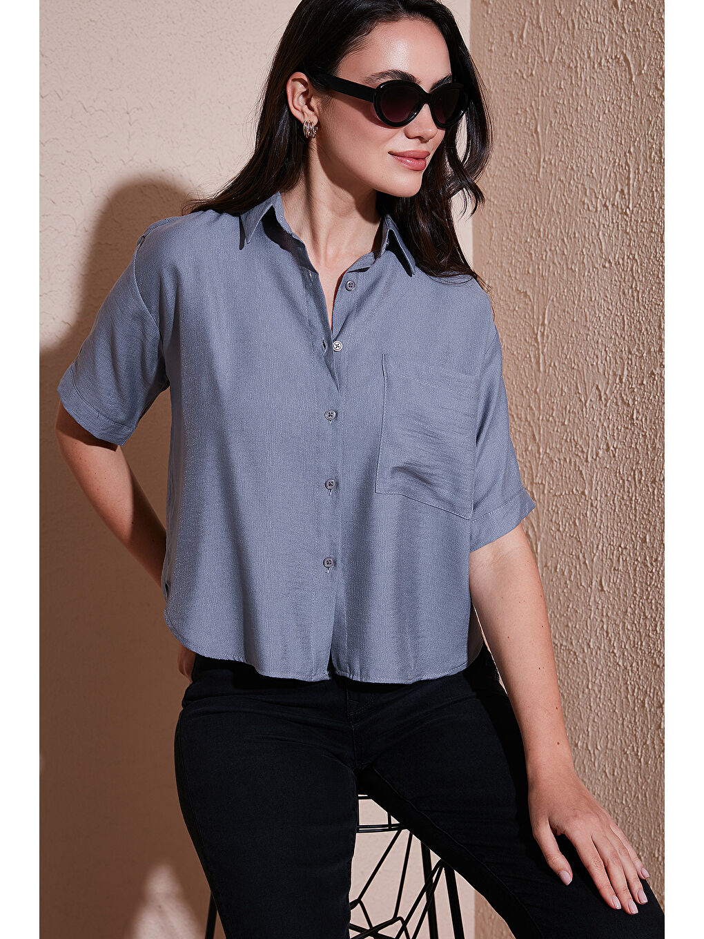 Gri Regular Fit Göğüs Cepli Kısa Kollu Kadın Gömlek 6779324