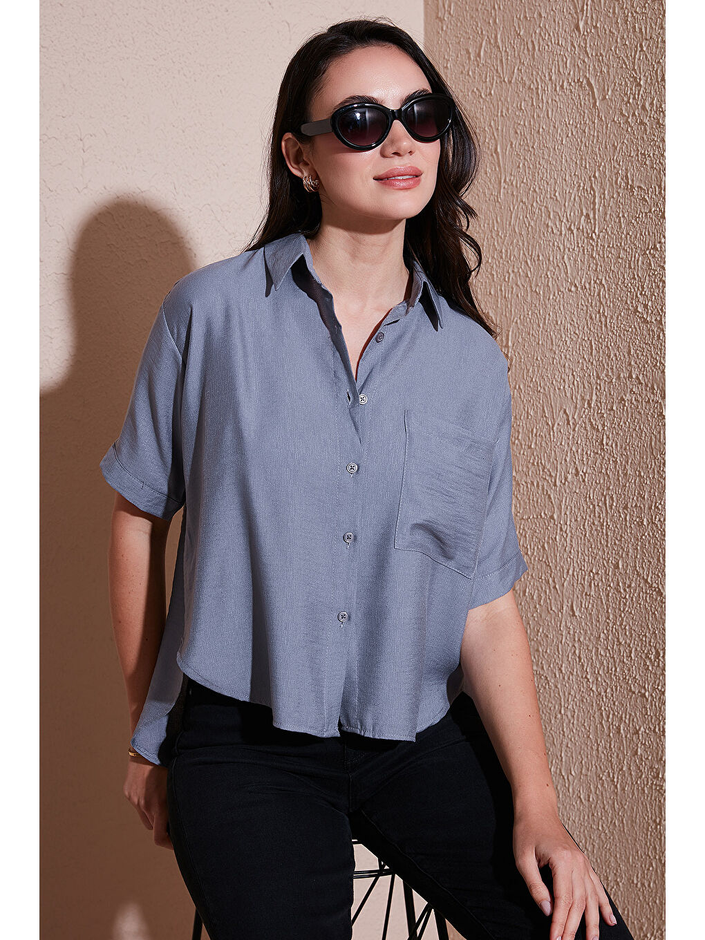 Gri Regular Fit Göğüs Cepli Kısa Kollu Kadın Gömlek 6779324-1