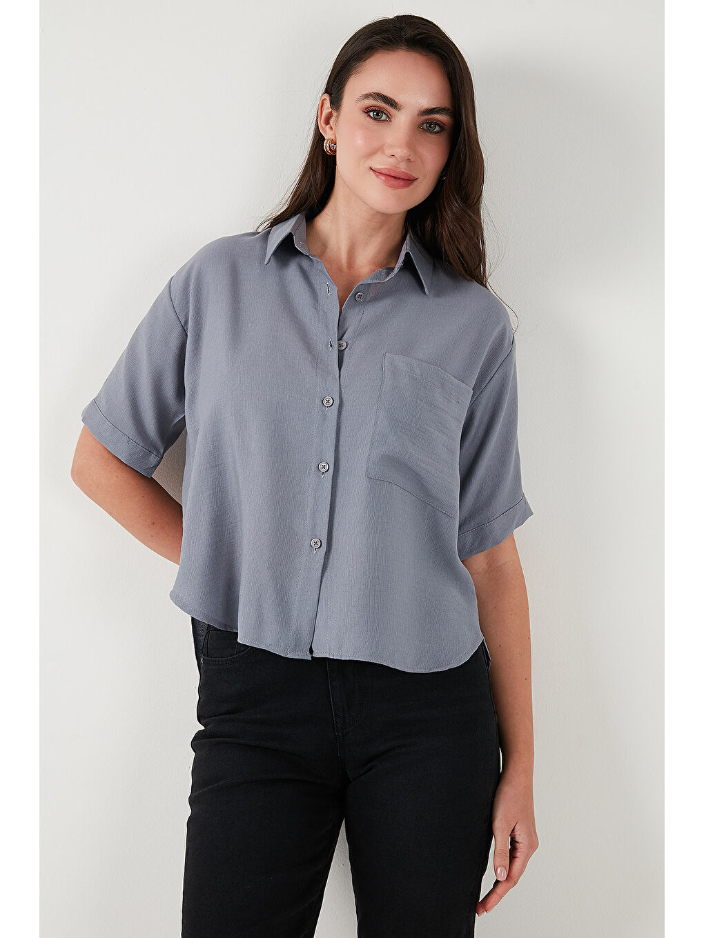 Gri Regular Fit Göğüs Cepli Kısa Kollu Kadın Gömlek 6779324-5