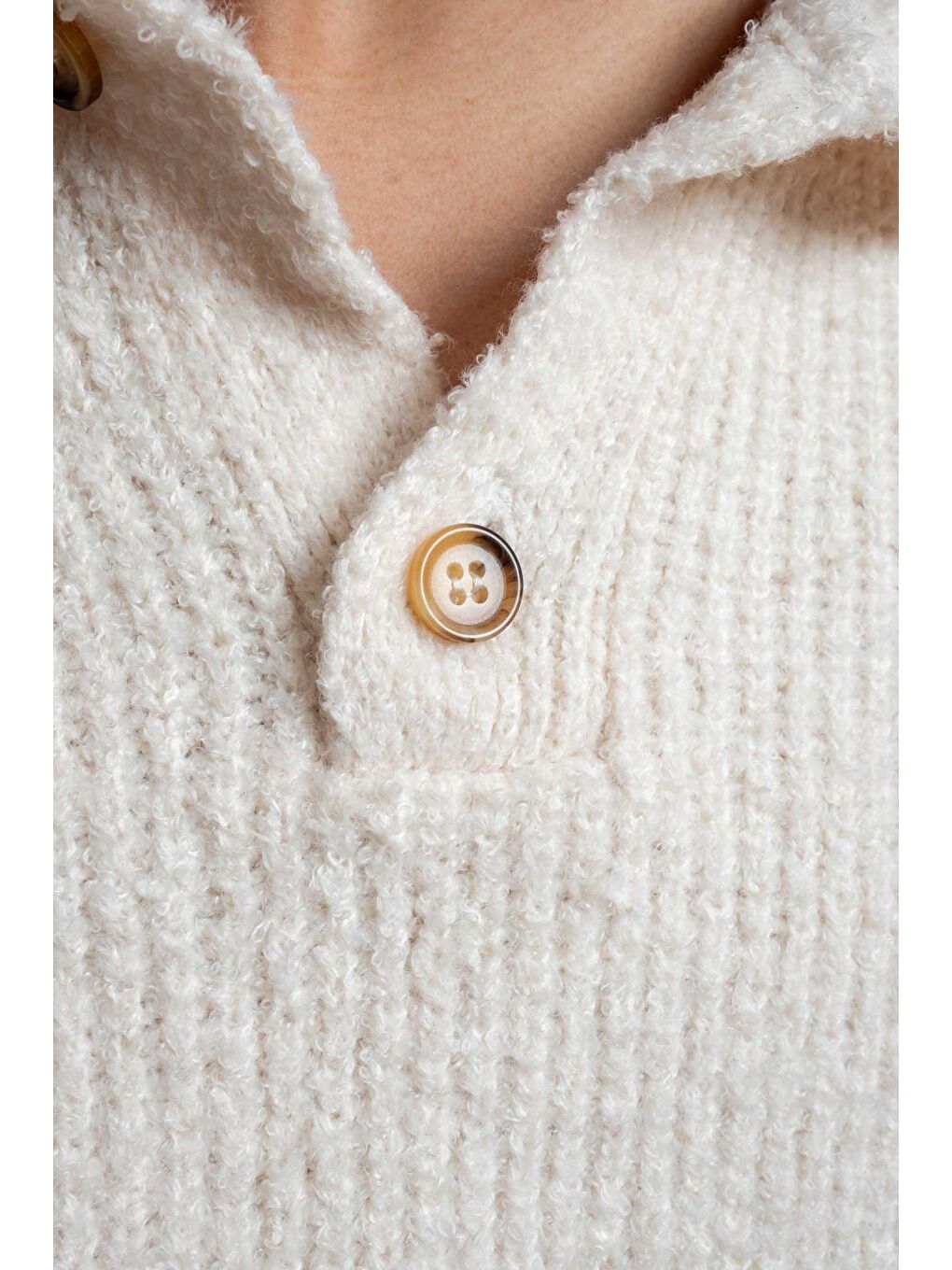 Erkek Relax Fit Düğmeli Dokulu Kazak Bej