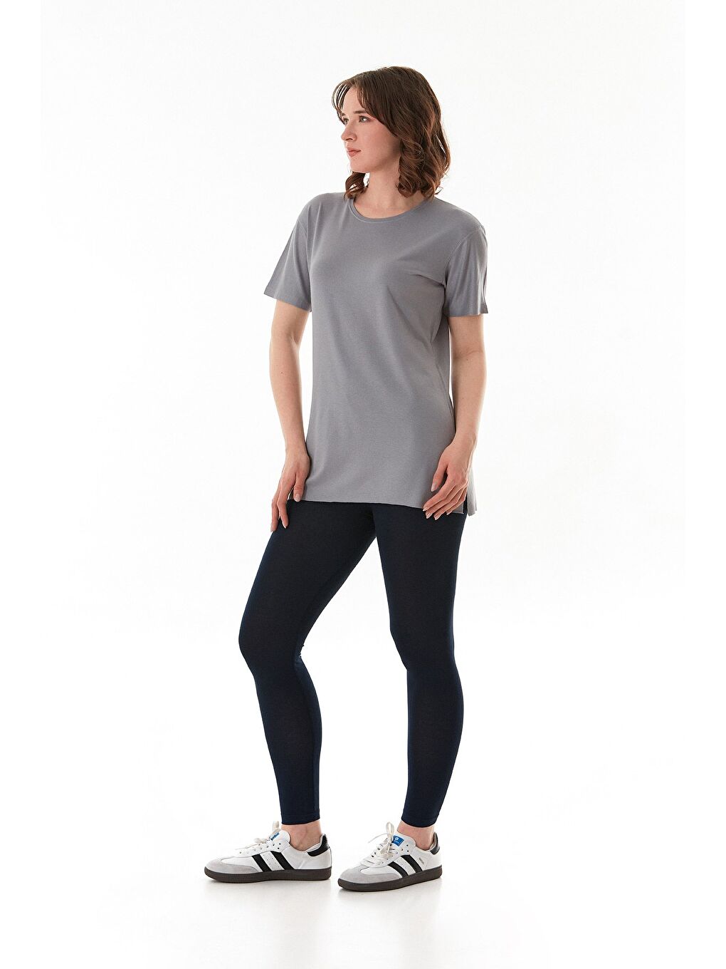 Gri Basic Bisiklet Yaka Yanları Yırtmaçlı Elastanlı Salaş Tişört-2