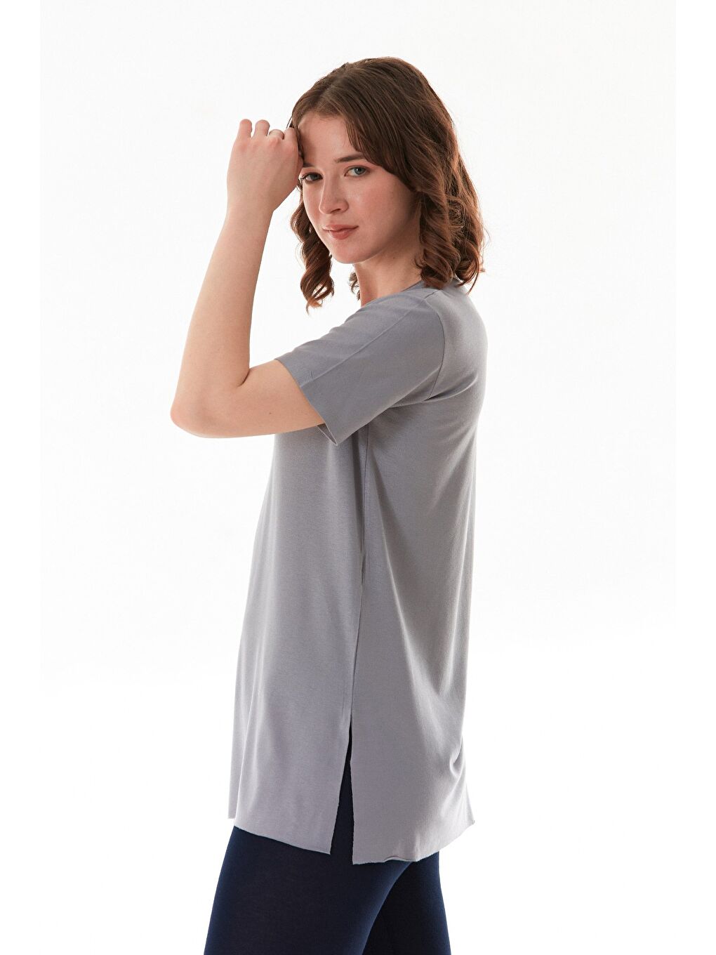 Gri Basic Bisiklet Yaka Yanları Yırtmaçlı Elastanlı Salaş Tişört-3