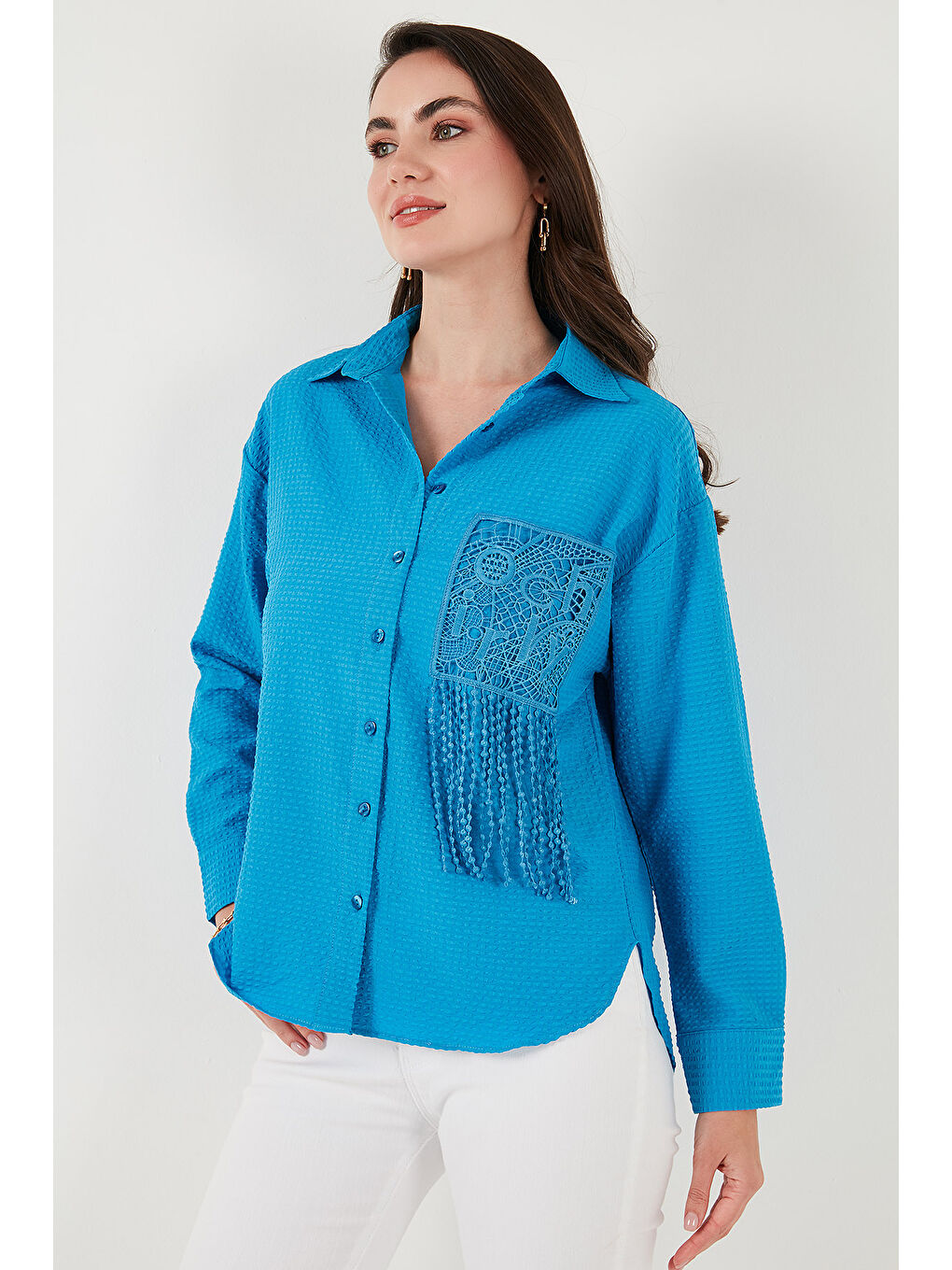 Mavi Regular Fit Güpürlü Cep Detaylı Uzun Kollu Gömlek 6773215-5